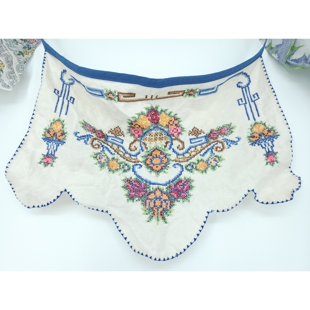 VTG Scandinavian Artistic Floral Embroider Crochet Kerchief Banner Handmade Deco